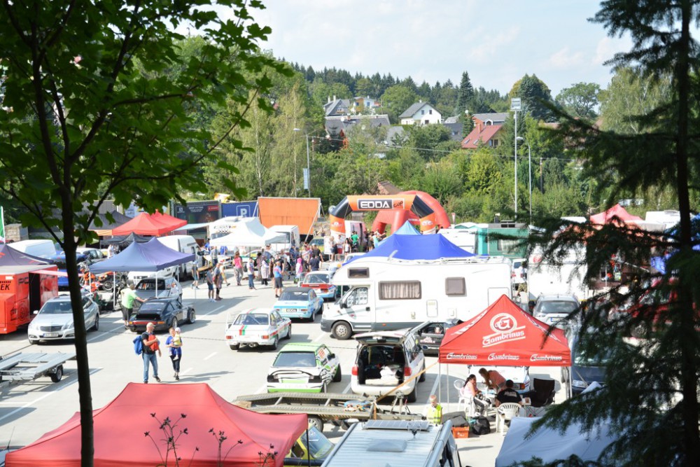 Do Libercem opět míří vrchařská špička. Soutěžní vozy budou zdolávat Ještěd i letos