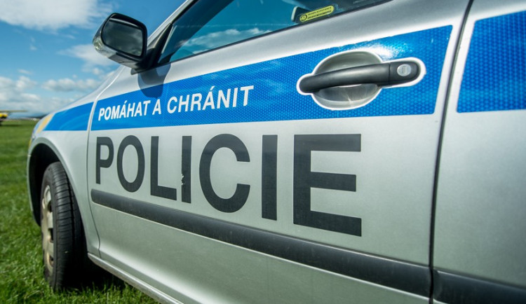 AKTUALIZOVÁNO: Policie pátrala po Škodě Octavia Scout Combi, která se v Novohradské ulici střetla s vlakem. Jeho řidička se přihlásila