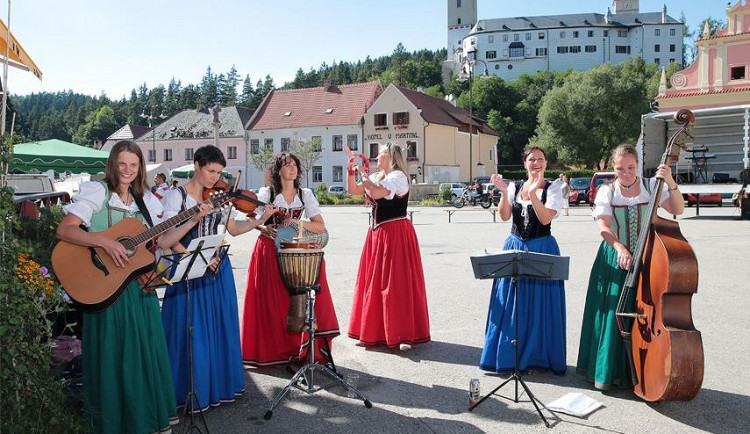 Budou hrát a zpívat pro borovanský Nazaret