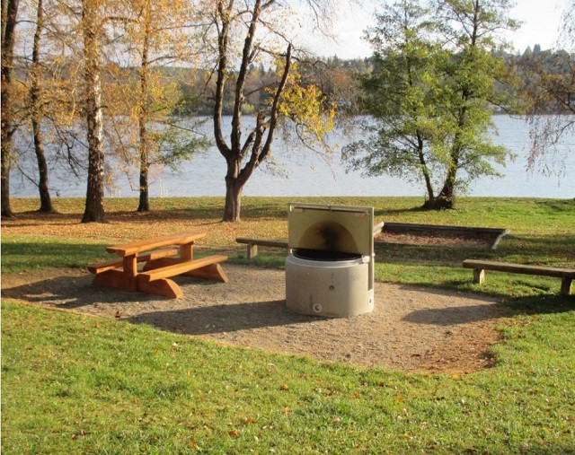 Grilování u přehrady