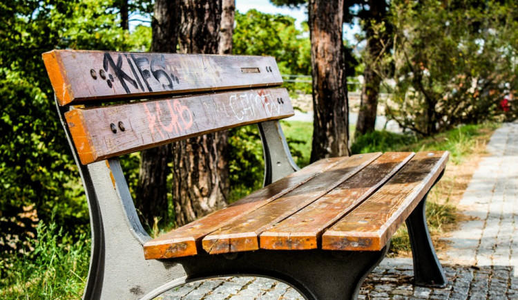 Jedna z pražských laviček