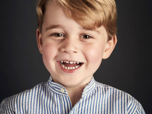Britská královská rodina zveřejnila nový portrét prince George