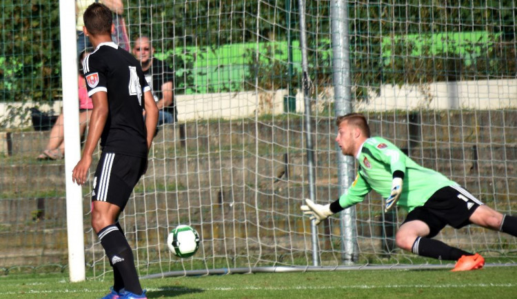 Konec v poháru, Dynamo nestačilo na Velvary