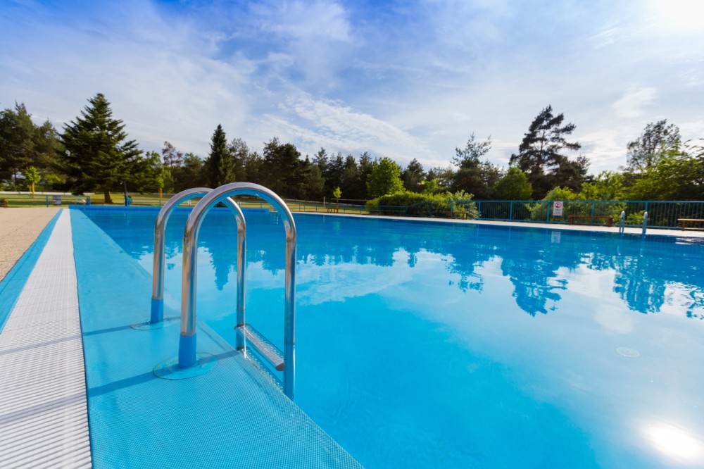 Sportovní areál a koupaliště Zvíkovské Podhradí.