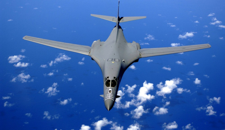 KLDR pohrozila USA sestřelením strategických bombardérů