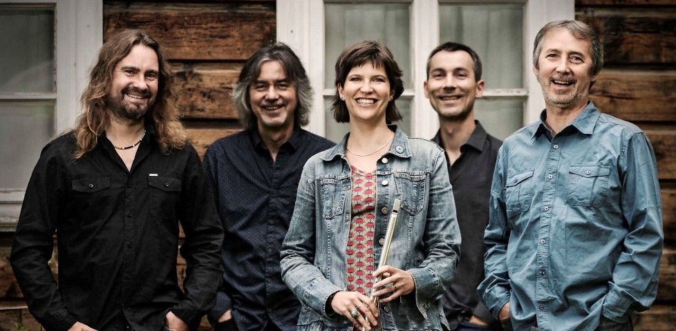 Jarní cyklus folkových koncertů Na návštěvě u Nezmarů odstartuje na Malé scéně Domu kultury Metropol v Českých Budějovicích v polovině února. Celkově program nabídne pět rozmanitých koncertů.