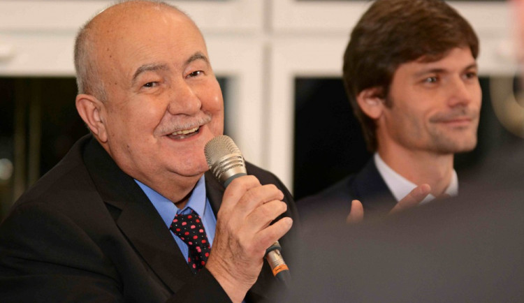 Do boje o hrad může všech devět kandidátů.