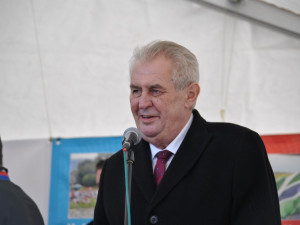 Prezidentem byl opět zvolen Zeman, vyhrál nad Drahošem