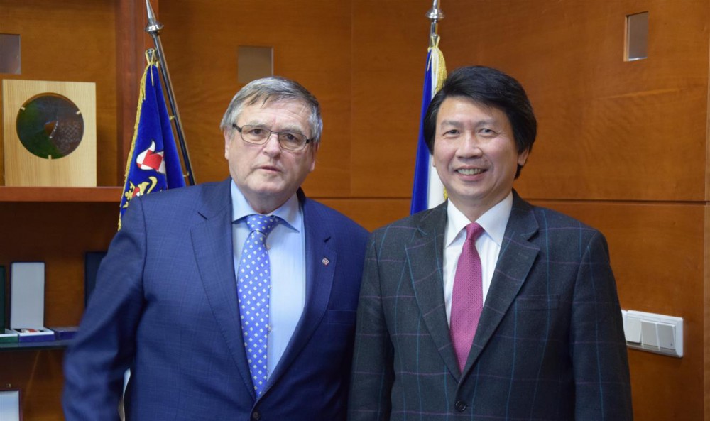 Hejtman Vysočiny Jiří Běhounek  a zastupitel Tchaj-wanu Chung I-Wang