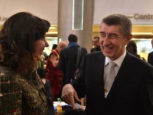 Babiš i kvůli zdraví zrušil cestu do Mnichova. Praskla mu žilka v oku a trpí migrénami