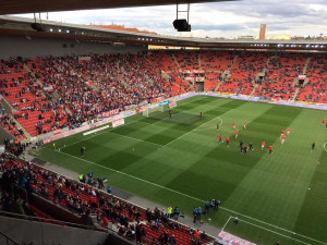 Stadion v Edenu je v zástavě, Číňané si na něj půjčují miliardy