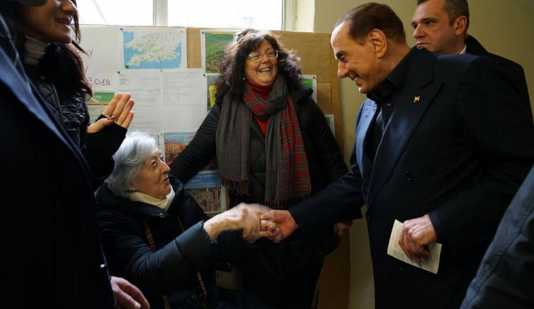 Silvio Berlusconi se vrací.