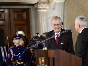 Pár přátel stačí mít. Zeman oslaví inauguraci, zazpívá Vondráčková nebo Michal David