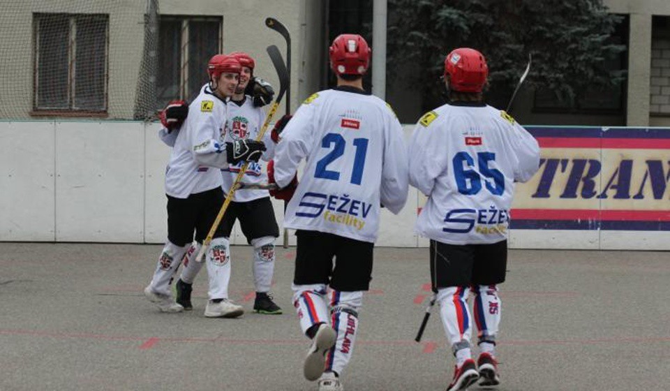 Prvoligoví hokejbalisté skončili třetí po základní části. Čtvrtfinále rozehrají po Velikonocích