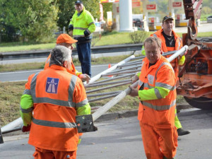 Řidiče čekají o Velikonocích výrazná omezení na dálnicích