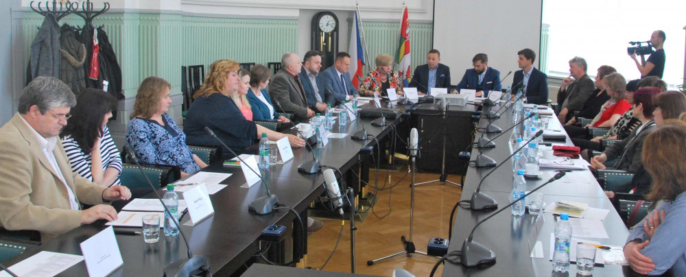 Lidé zainteresovaní v projektu Bezplatné insolvenční poradny na jihu Čech se dnes sešli na krajském úřadě, kde hodnotili rok 2017