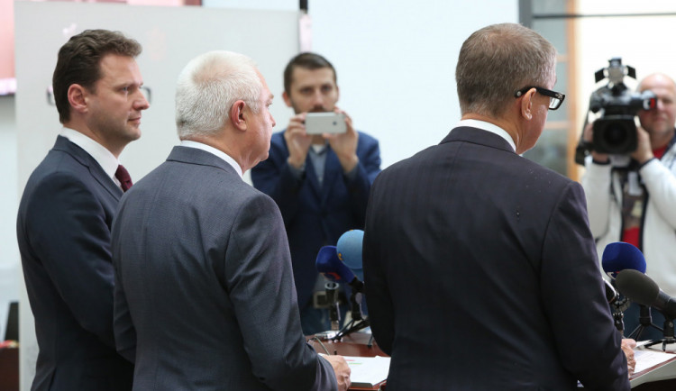 Za urážku úředníka bude nadále hrozit pokuta až 10 tisíc korun
