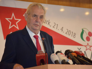 Zeman označil na sjezdu KSČM Vítězný únor za prohraný únor