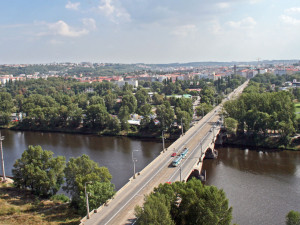 Pražští radní podpořili zbourání poškozeného Libeňského mostu