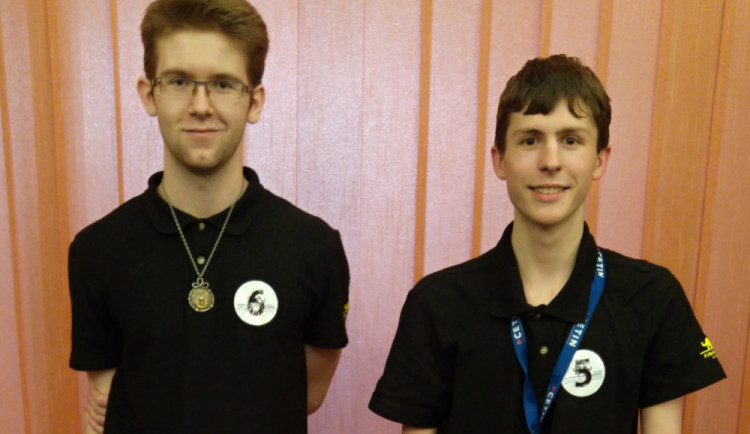 Úspěšní studenti.