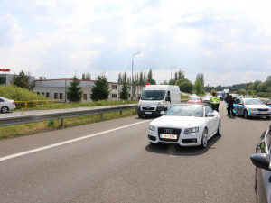 VIDEO: Čeští policisté zadrželi tři z pěti luxusních automobilů ukradených v Rakousku