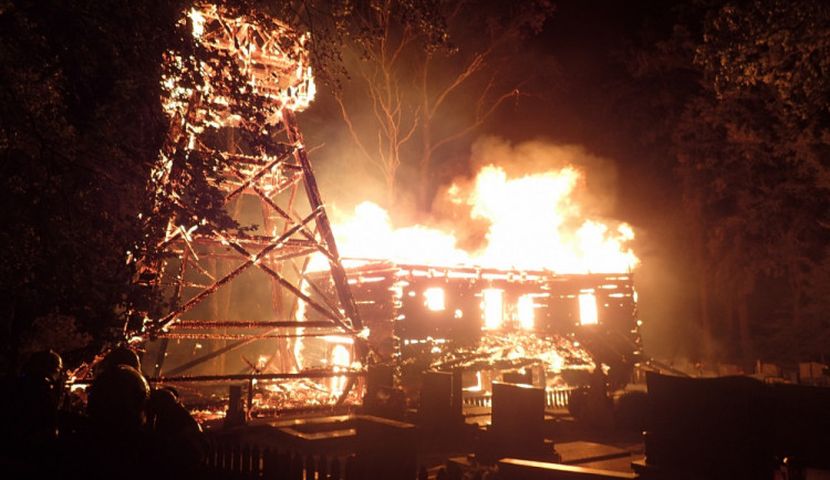 Začne soud s mladíky obžalovanými z požáru kostela v Gutech.