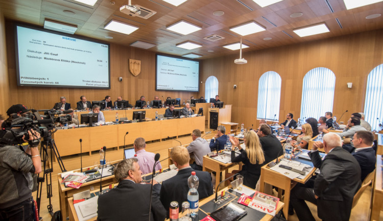 Jednání zastupitelstva.