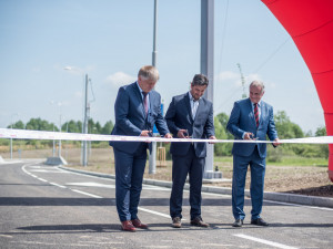 VIDEO: Propojka Máje a Vltavy je otevřena. Ve zkušebním provozu se tudy bude jezdit i v noci