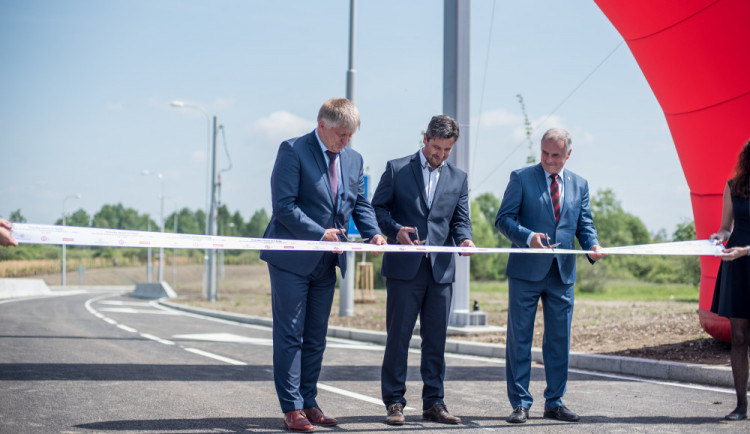 Přestřihnutí pásky.