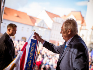 Zeman považuje za chybu, že citoval článek, který nelze najít