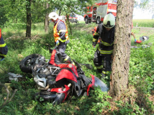 Tragická nehoda v Býšti. Motorkář nepřežil střet s osobním autem