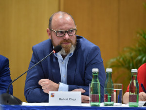 Ministr Plaga odvolal kvůli chybě v testech ředitele Cermatu Zíku