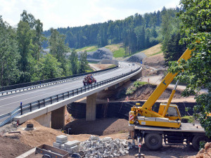 Kilometr dálnice stojí o půlku méně než před deseti lety, ve výstavbě je skoro 200 kilometrů