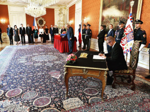 Prezident Zeman jmenoval Babiše podruhé premiérem