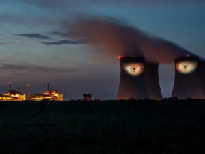 Velký noční hlídač otevřel na věžích v Temelíně obří oči. Byla to fantastická podívaná.