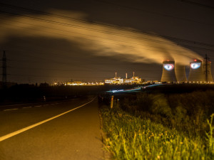 Velký noční hlídač otevřel na věžích v Temelíně obří oči. Byla to fantastická podívaná.