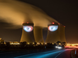 Velký noční hlídač otevřel na věžích v Temelíně obří oči. Byla to fantastická podívaná.