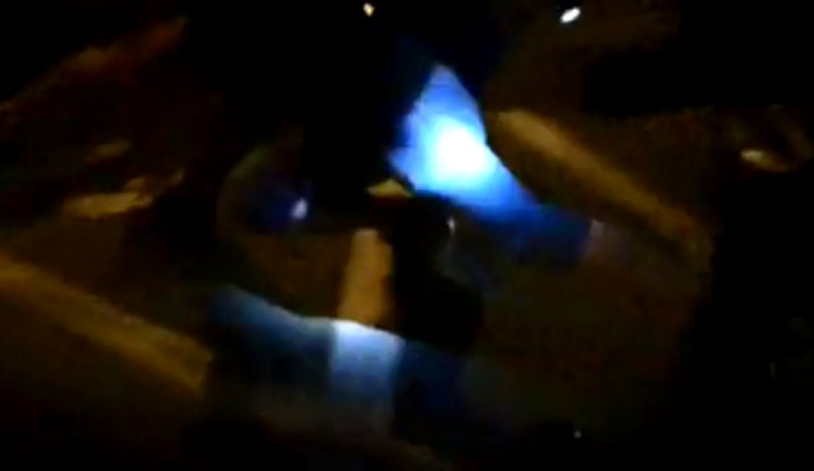 Policista v Brně bez varování sundal mladíka taserem.