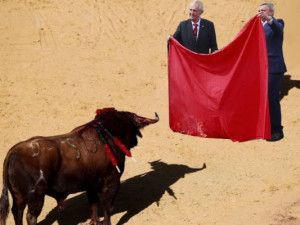 Koláž s Milošem Zemanem.