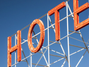 Tříhvězdičkový hotel, nebo „nafukovací matraci se snídaní“?
