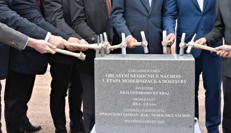 Poklepání za základní kámen.