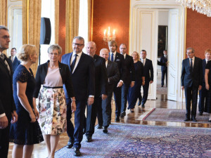 Prezident Zeman jmenoval druhou Babišovu vládu.