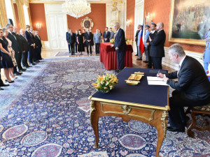 Prezident Zeman jmenoval druhou Babišovu vládu.