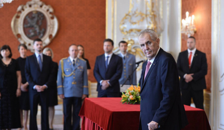 Prezident Zeman jmenoval druhou Babišovu vládu.
