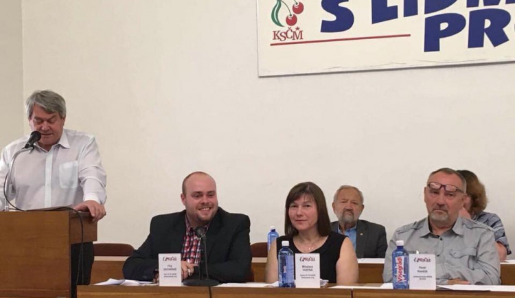 Jednání o podpoře vlády.