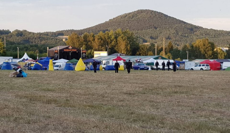 Festival přerušil anonym. První ročník Plechovky narušila bombová hrozba.