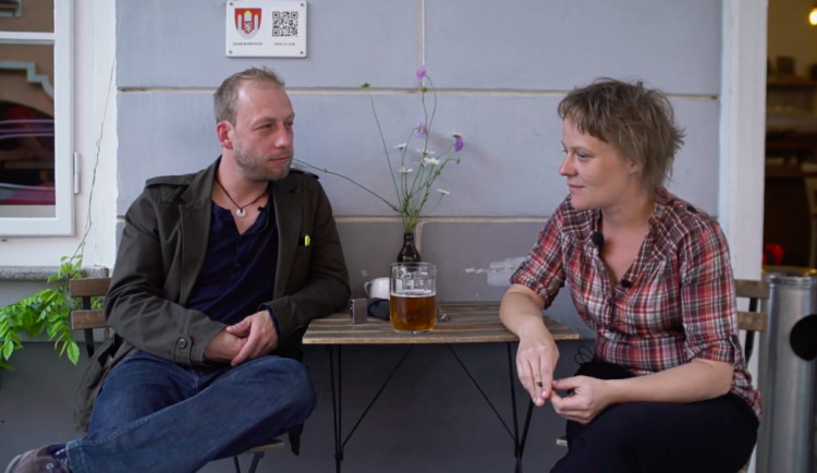 Ondřej Hellebrant a Saša Uhlová.