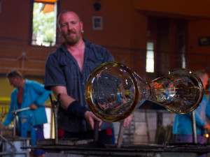 Česká sklárna odhalila letošní trofeje Tour de France, vzhledem symbolizují průběh nejslavnějšího cyklistického závodu.