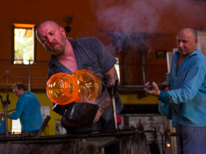 Česká sklárna odhalila letošní trofeje Tour de France, vzhledem symbolizují průběh nejslavnějšího cyklistického závodu.