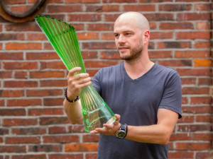 Česká sklárna odhalila letošní trofeje Tour de France, vzhledem symbolizují průběh nejslavnějšího cyklistického závodu.